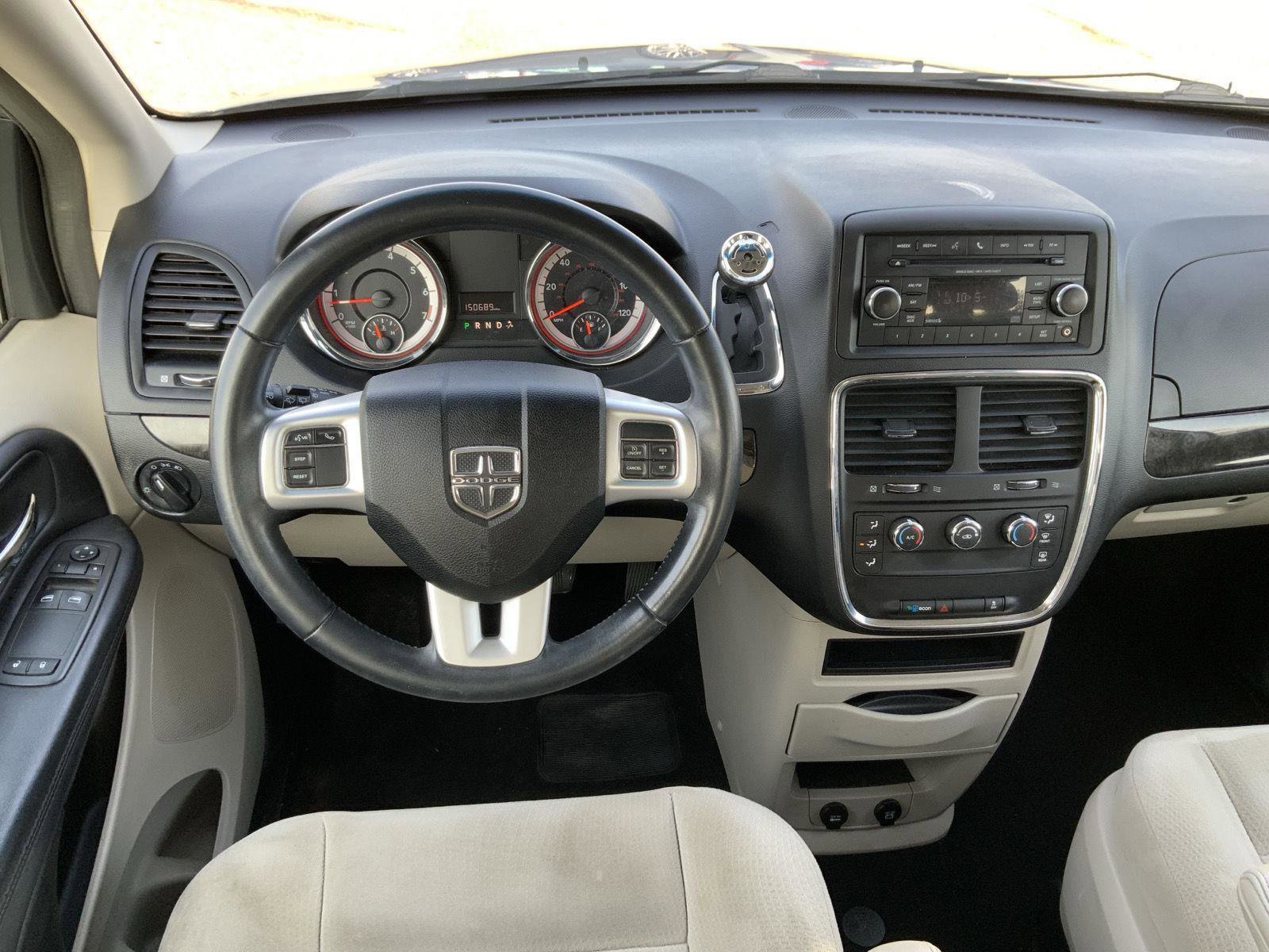 Used 2015 Dodge Grand Caravan American Value Package w/ UConnect Hands-Free Group image 24