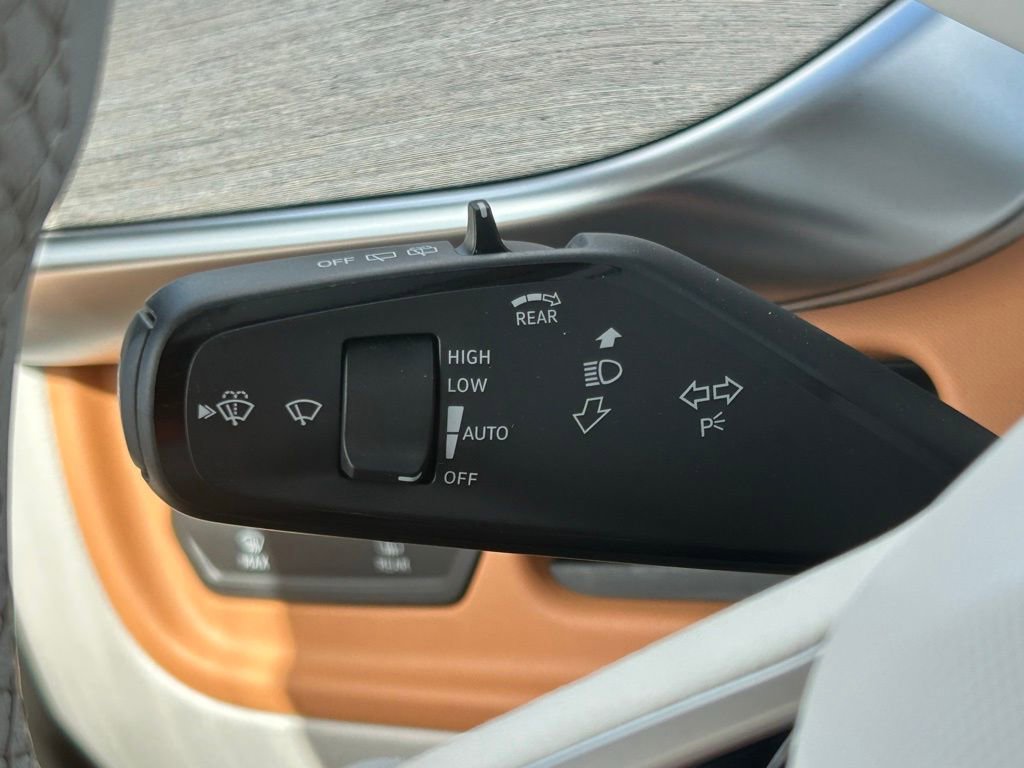 Used 2025 Volkswagen ID. Buzz 1st Edition image 24