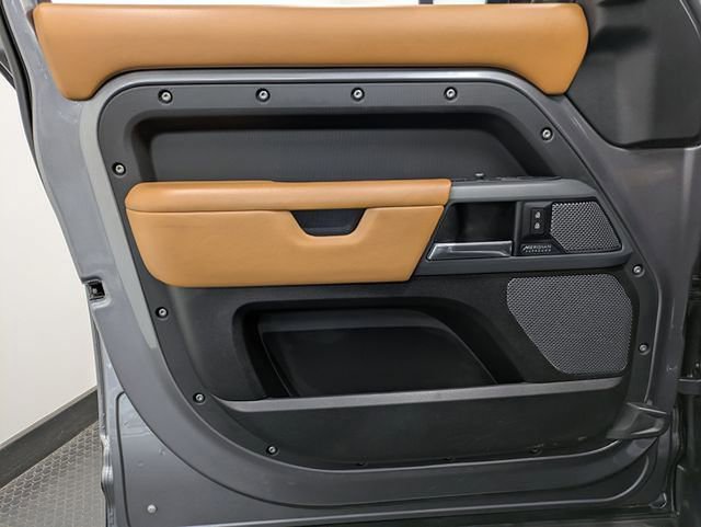 Used 2020 Land Rover Defender 110 X image 8