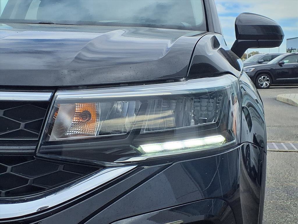 Certified 2024 Volkswagen Taos SE image 21