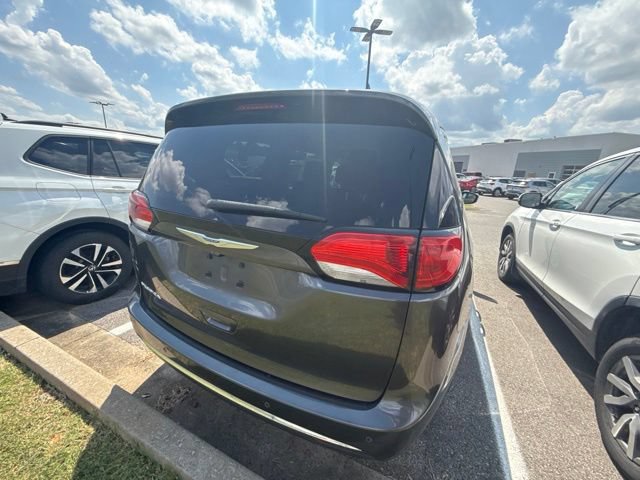 Used 2018 Chrysler Pacifica Touring-L Plus w/ Tire & Wheel Group FWD image 12