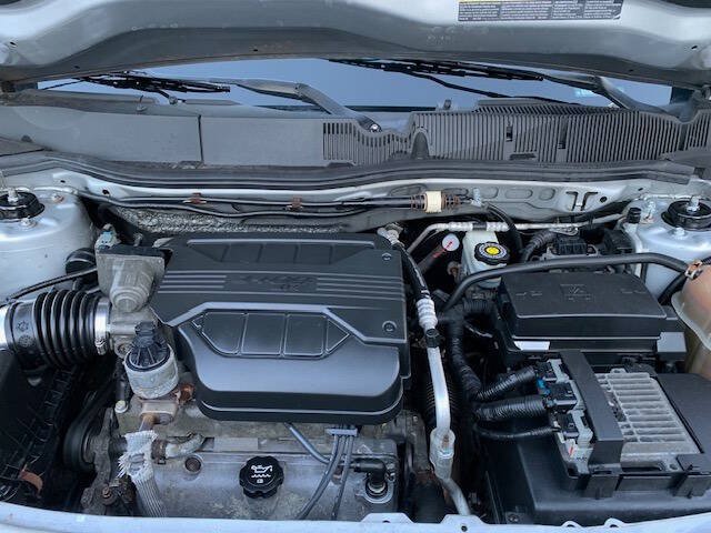 Used 2005 Chevrolet Equinox LT w/ Preferred Equipment Group AWD/4WD image 3