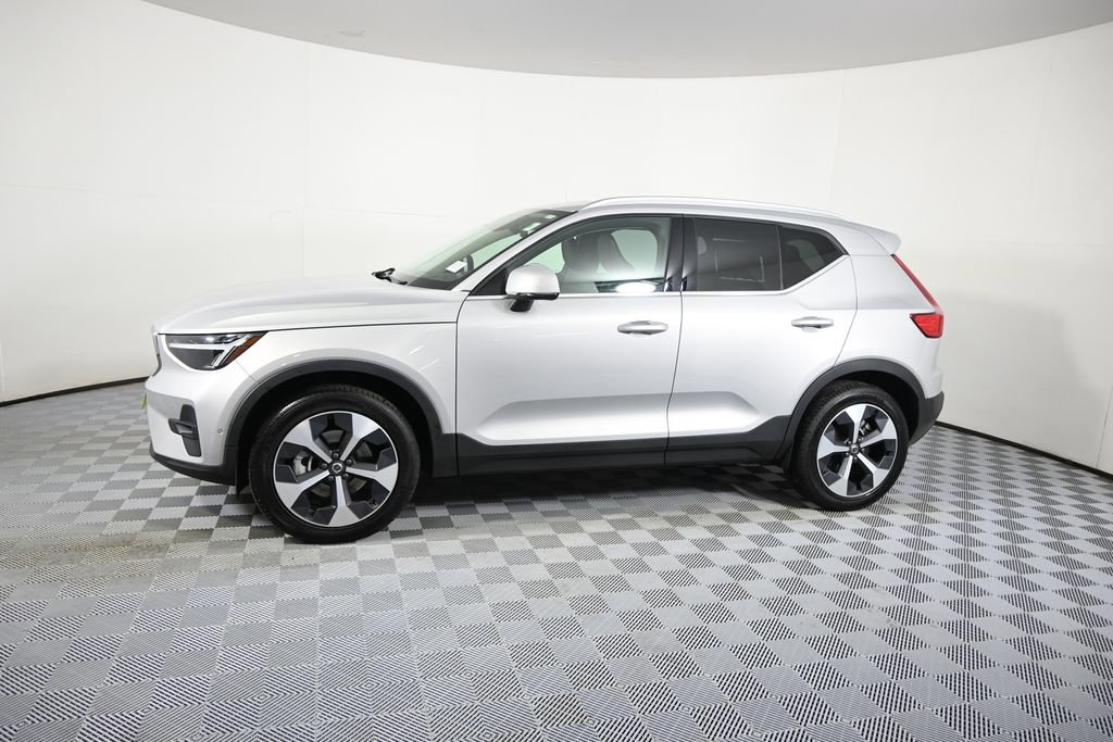 Used 2024 Volvo XC40 B5 Plus AWD/4WD image 2