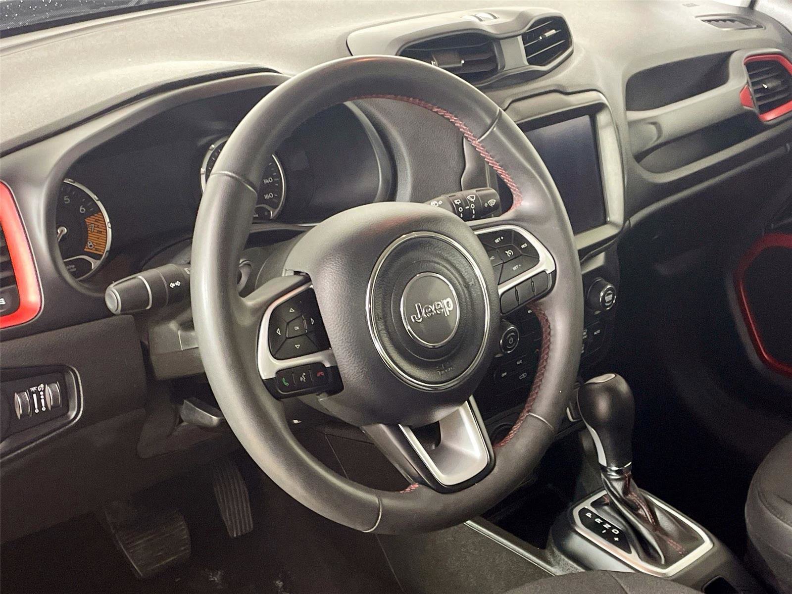 Used 2023 Jeep Renegade Latitude AWD/4WD image 17