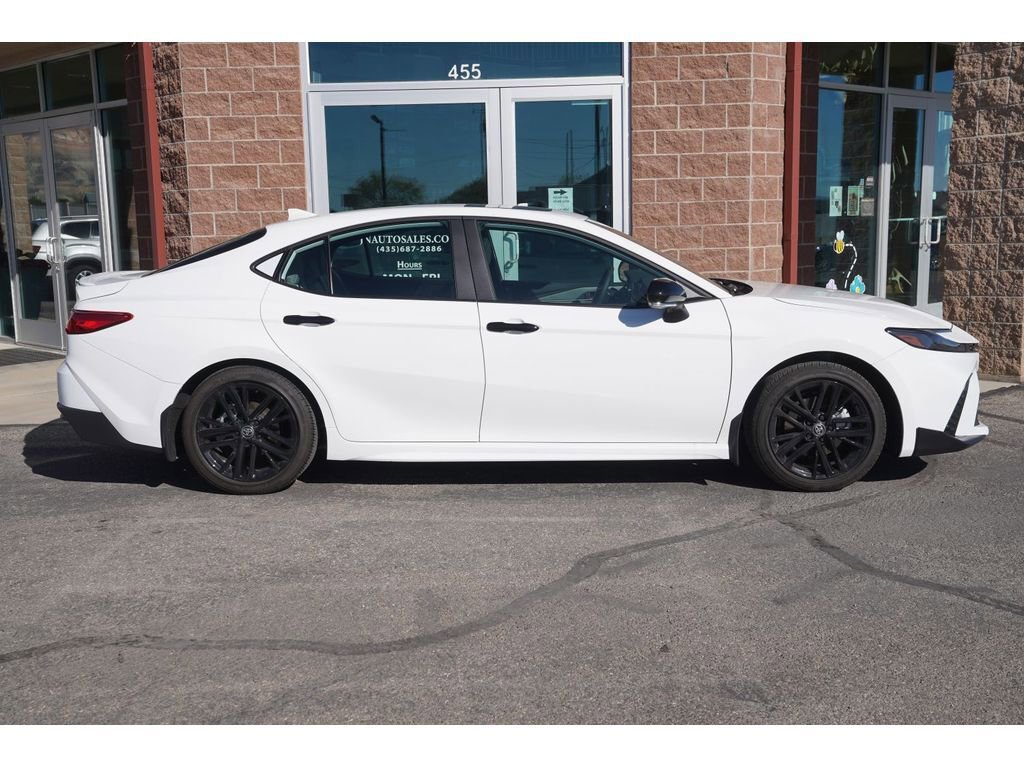 Used 2026 Toyota Camry SE image 5