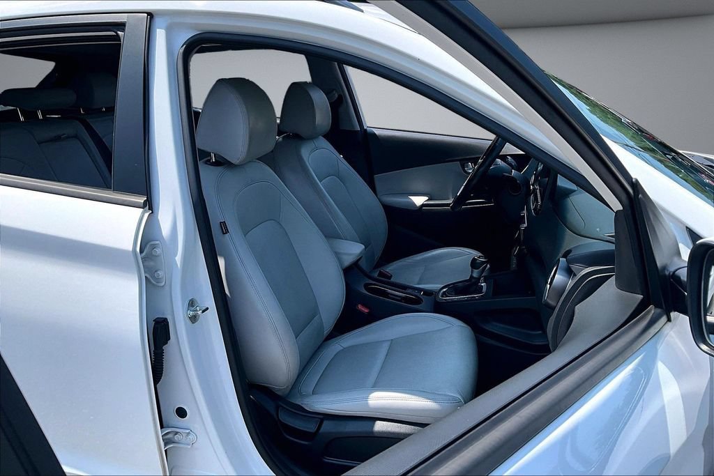 Used 2023 Hyundai Kona Limited AWD/4WD image 29
