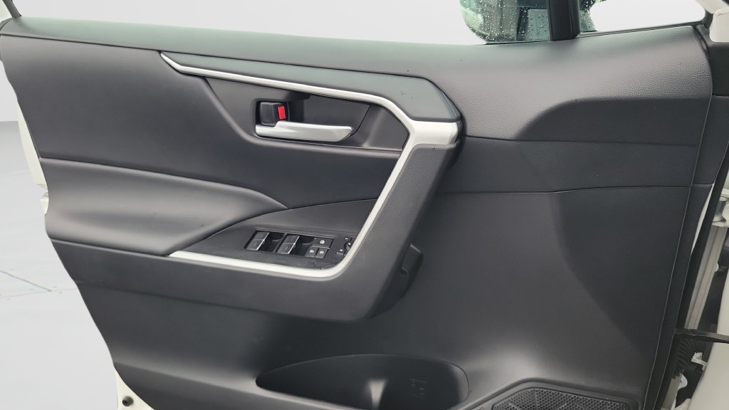 Used 2023 Toyota RAV4 XLE FWD image 18