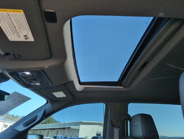 Used 2019 Chevrolet Silverado 1500 High Country w/ Technology Package AWD/4WD image 30