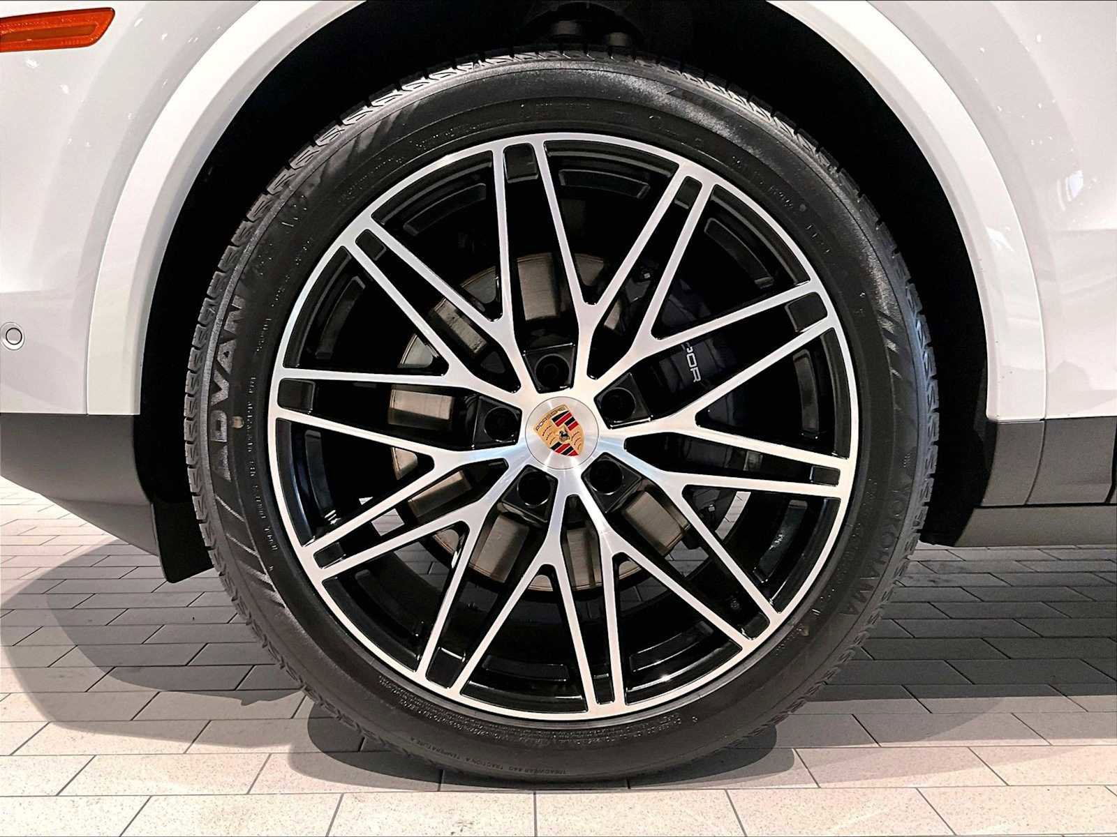 Used 2025 Porsche Cayenne Coupe image 14