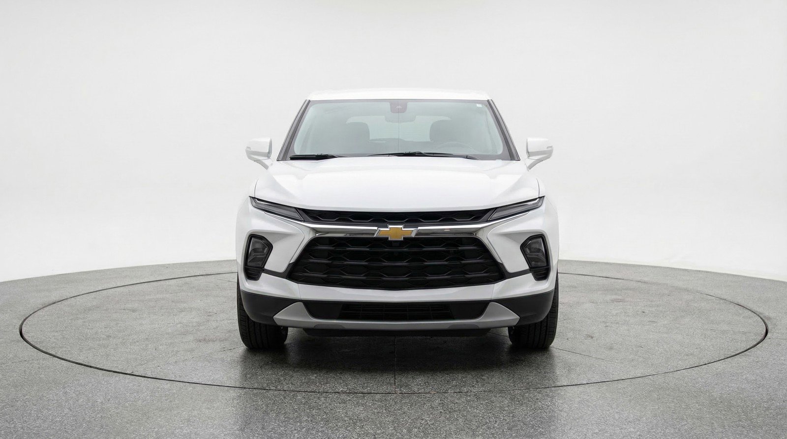 Used 2025 Chevrolet Blazer LT image 2