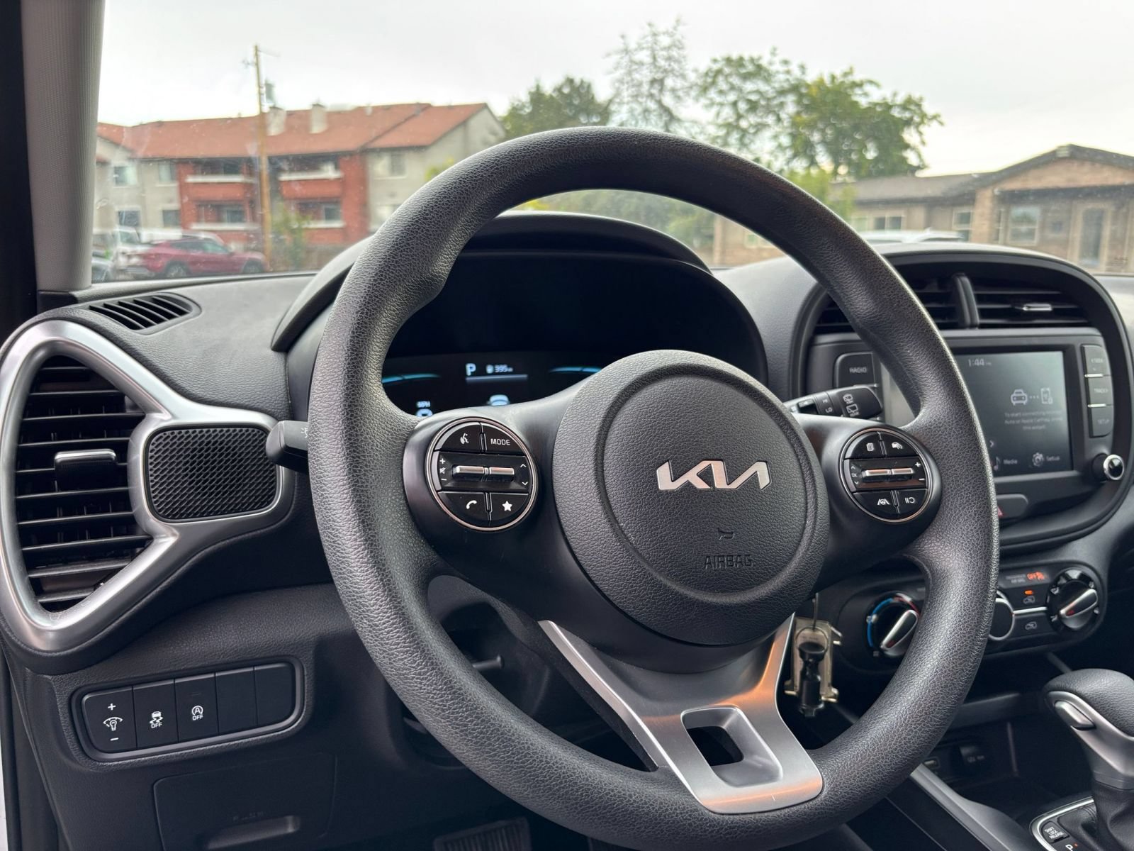 Used 2025 Kia Soul LX w/ LX Technology Package FWD image 31