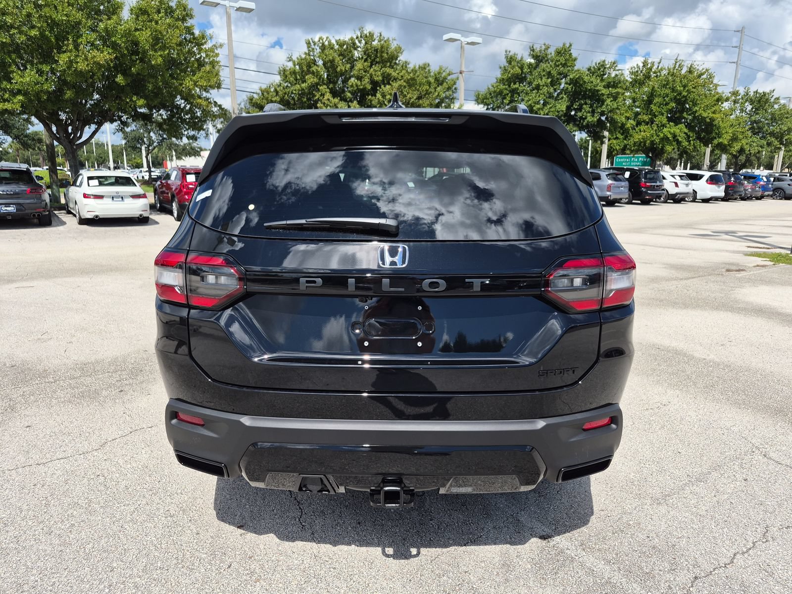 New 2026 Honda Pilot Sport image 5