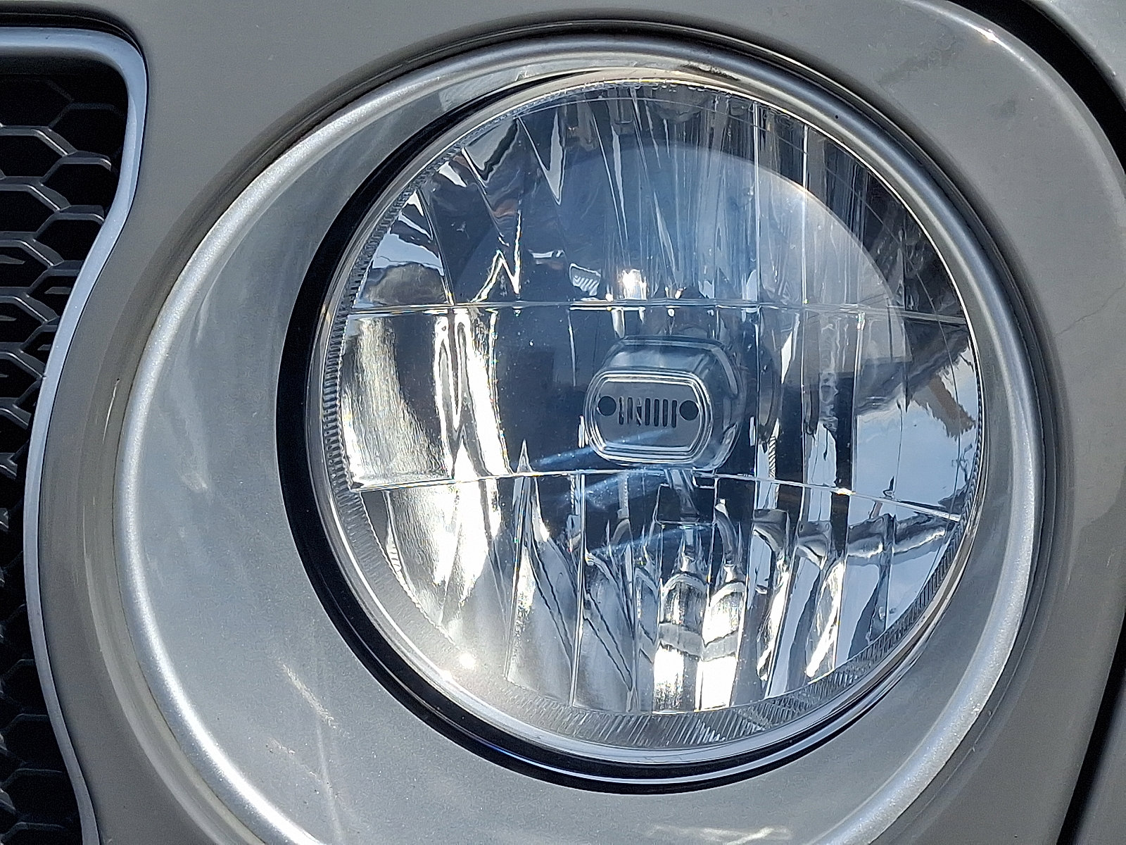 Used 2019 Jeep Wrangler Unlimited Sahara w/ Dual Top Group image 10