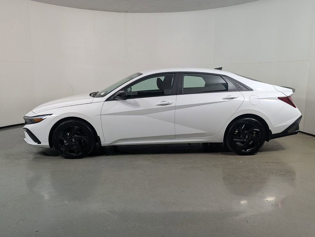 Used 2026 Hyundai Elantra Sport image 4