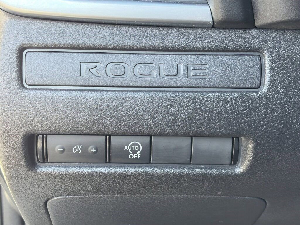 Used 2023 Nissan Rogue S image 22