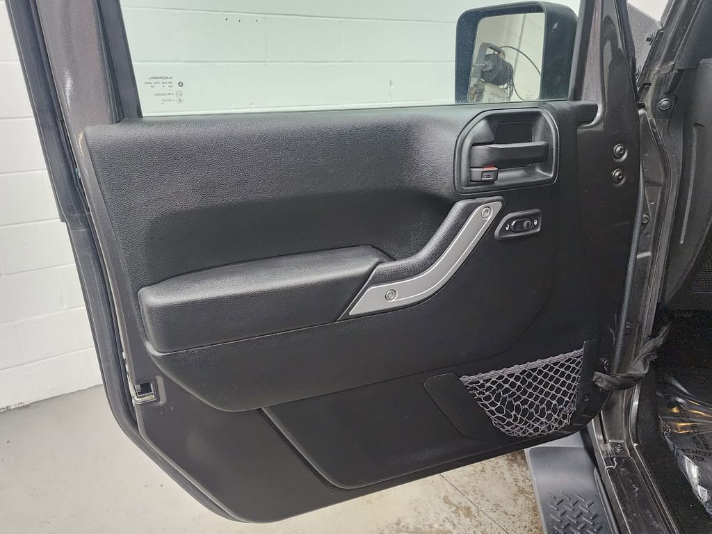 Used 2018 Jeep Wrangler Sahara w/ Connectivity Group image 9