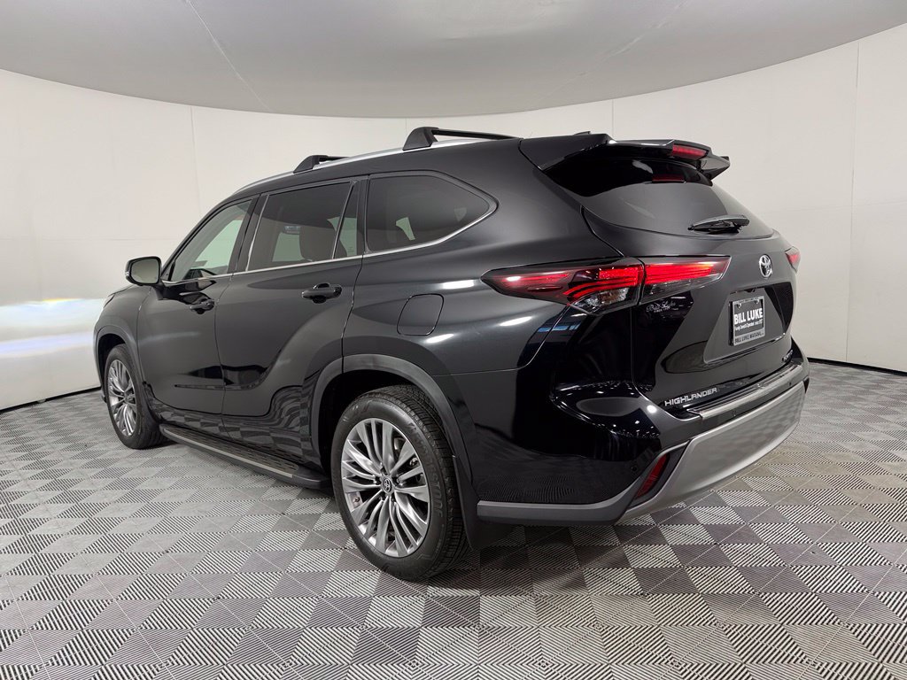 Used 2024 Toyota Highlander Platinum FWD image 6