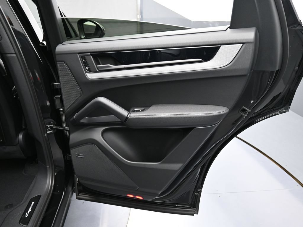 New 2026 Porsche Cayenne E-Hybrid Coupe AWD/4WD image 27