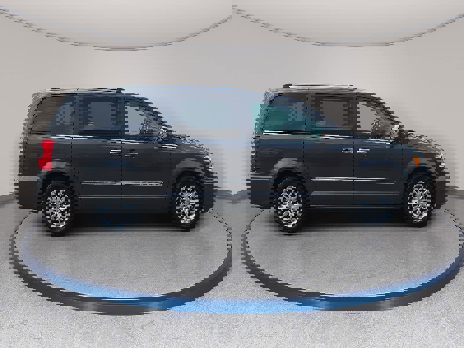 Used 2016 Chrysler Town & Country Limited Platinum image 4