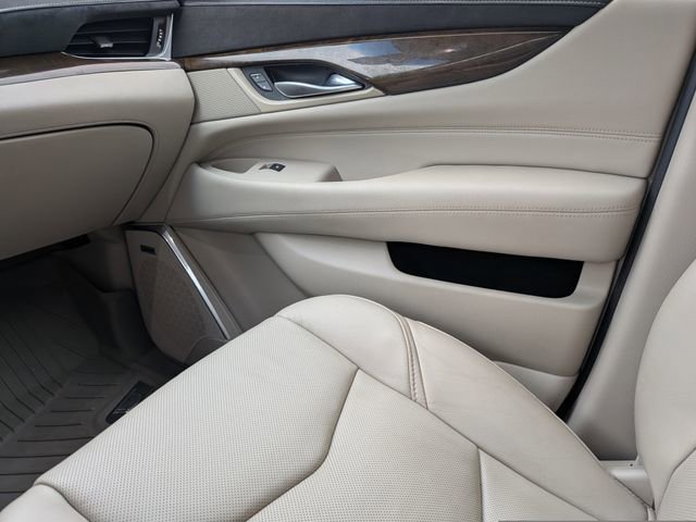 Used 2018 Cadillac Escalade Luxury image 19