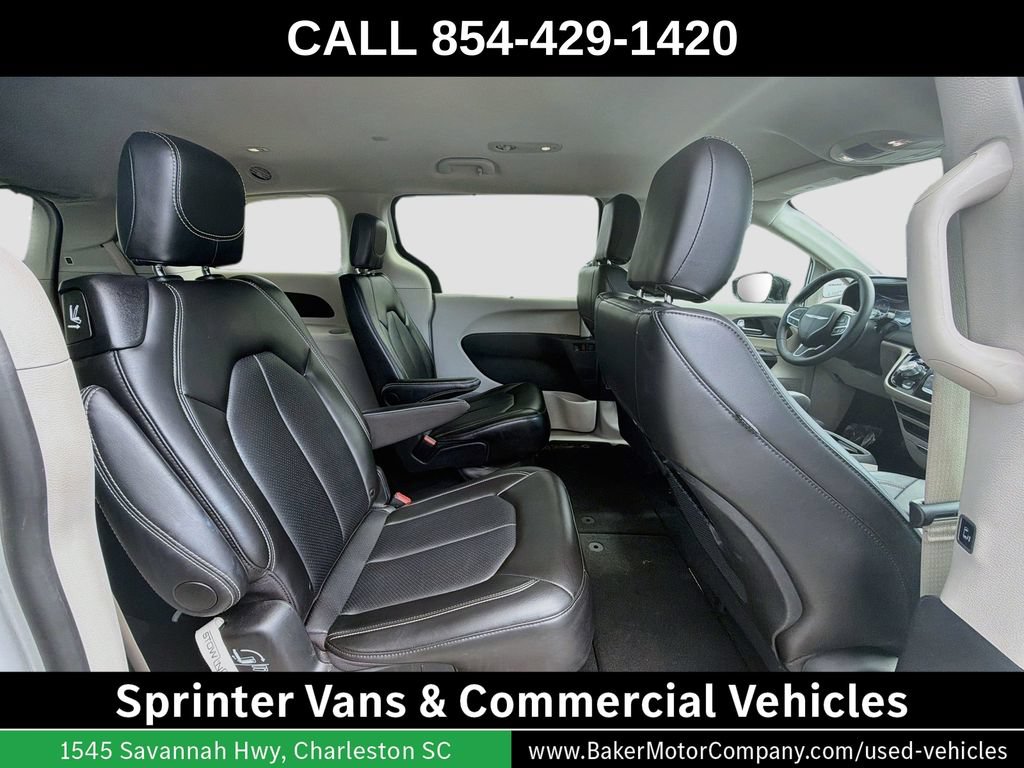 Used 2024 Chrysler Pacifica Touring-L FWD image 31