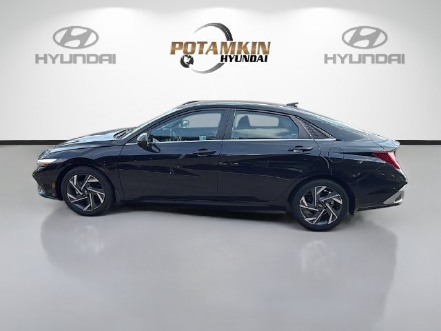 Certified 2025 Hyundai Elantra SEL FWD image 9