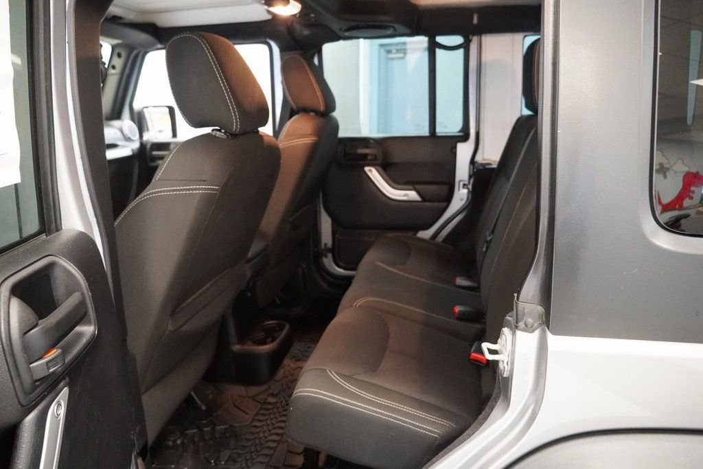 Used 2014 Jeep Wrangler Unlimited Rubicon w/ Connectivity Group image 21