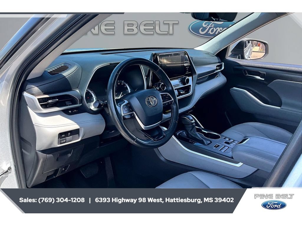 Used 2024 Toyota Highlander XLE AWD/4WD image 12