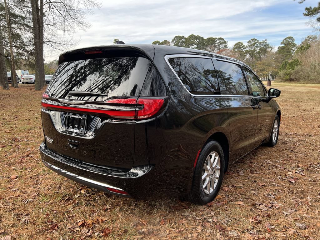 New 2026 Chrysler Pacifica Select FWD image 3