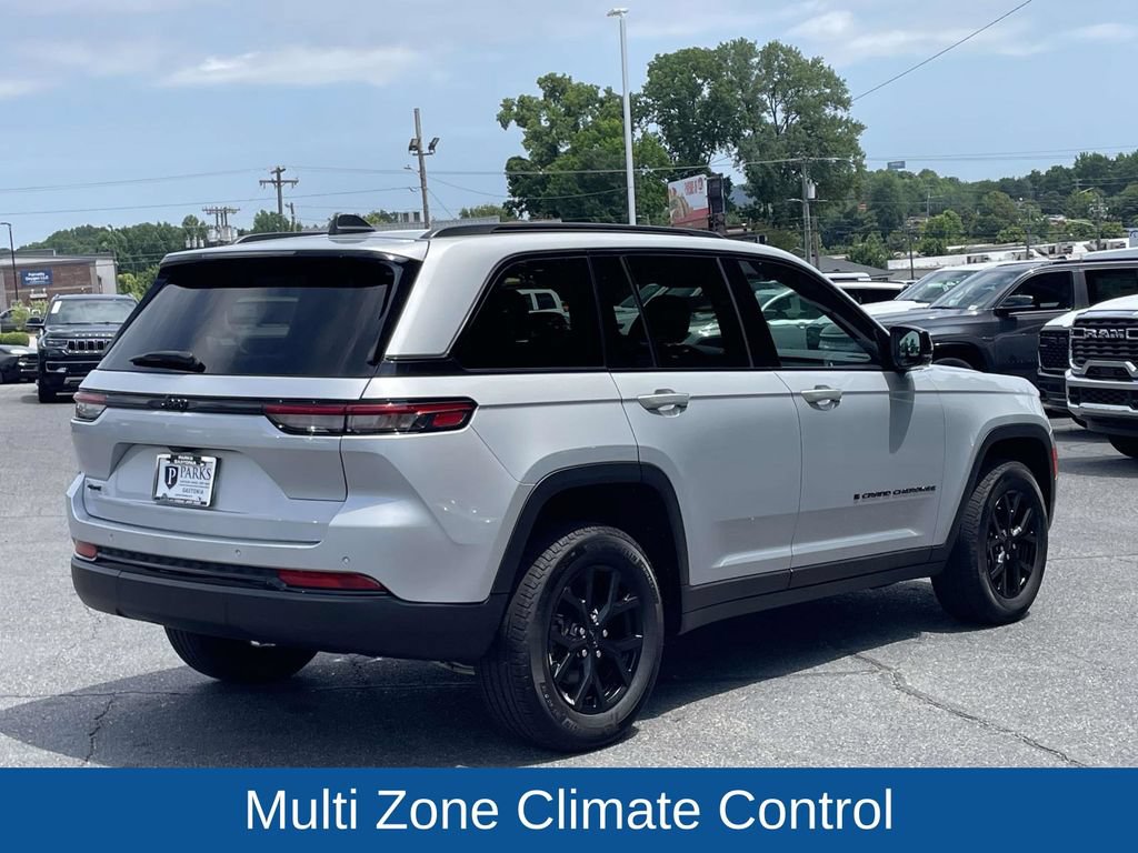Used 2025 Jeep Grand Cherokee Altitude AWD/4WD image 9