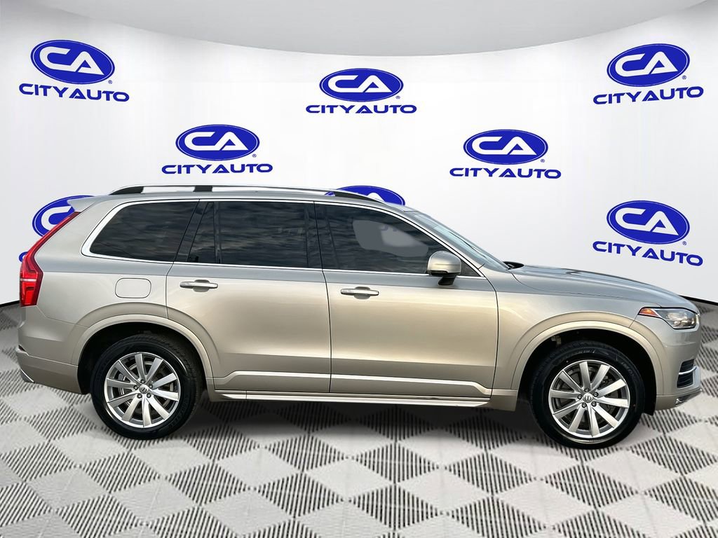Used 2016 Volvo XC90 T6 Momentum image 2