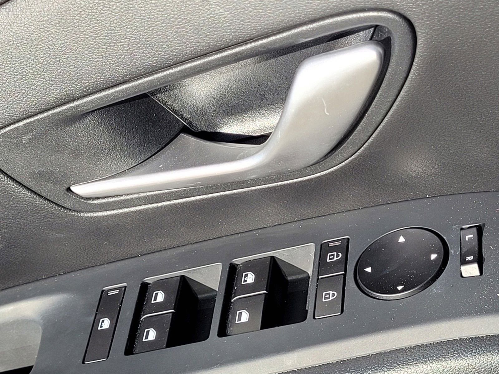 Certified 2025 Hyundai Tucson SE image 22