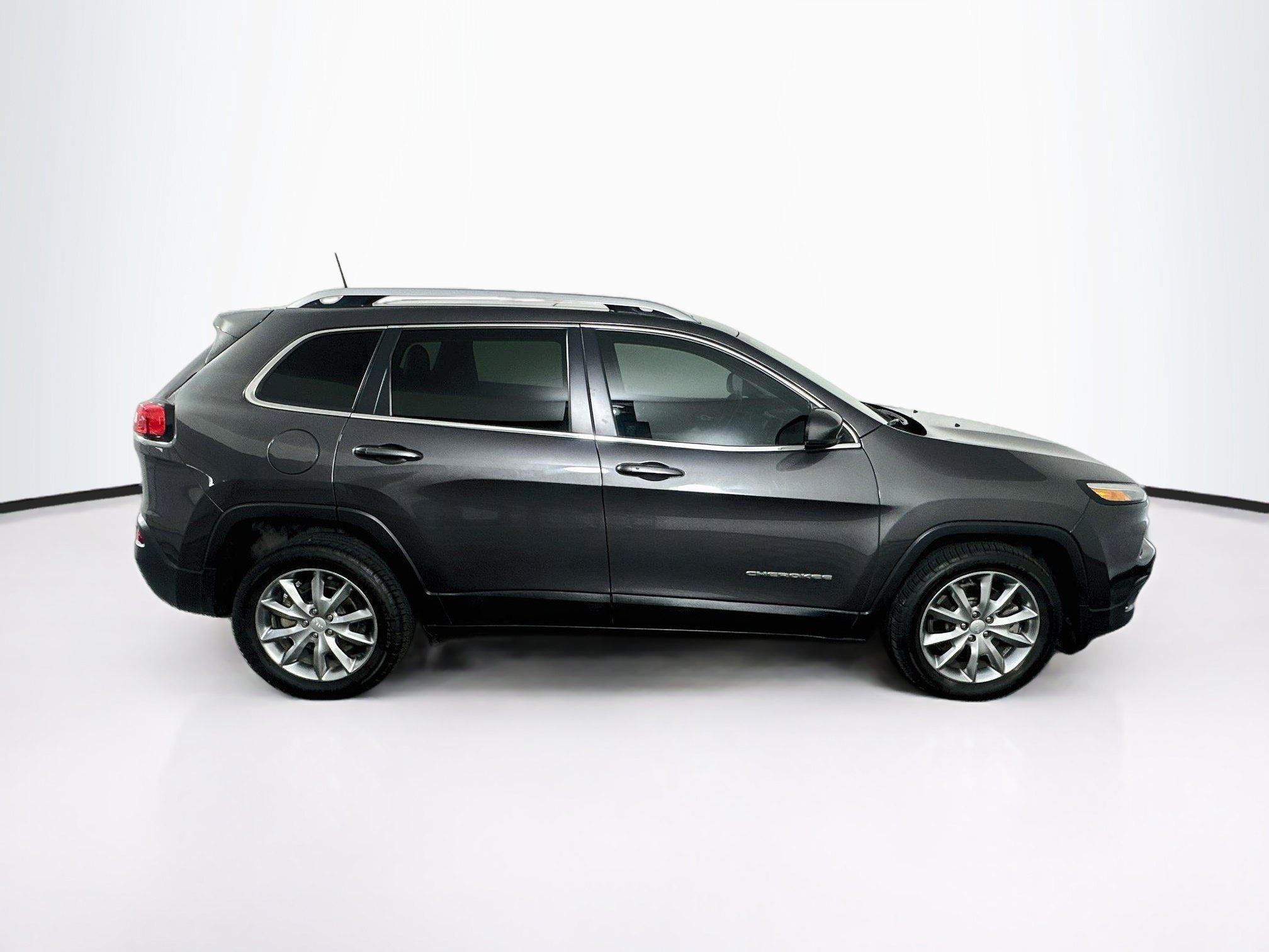 Used 2018 Jeep Cherokee Limited w/ Luxury Group FWD image 10