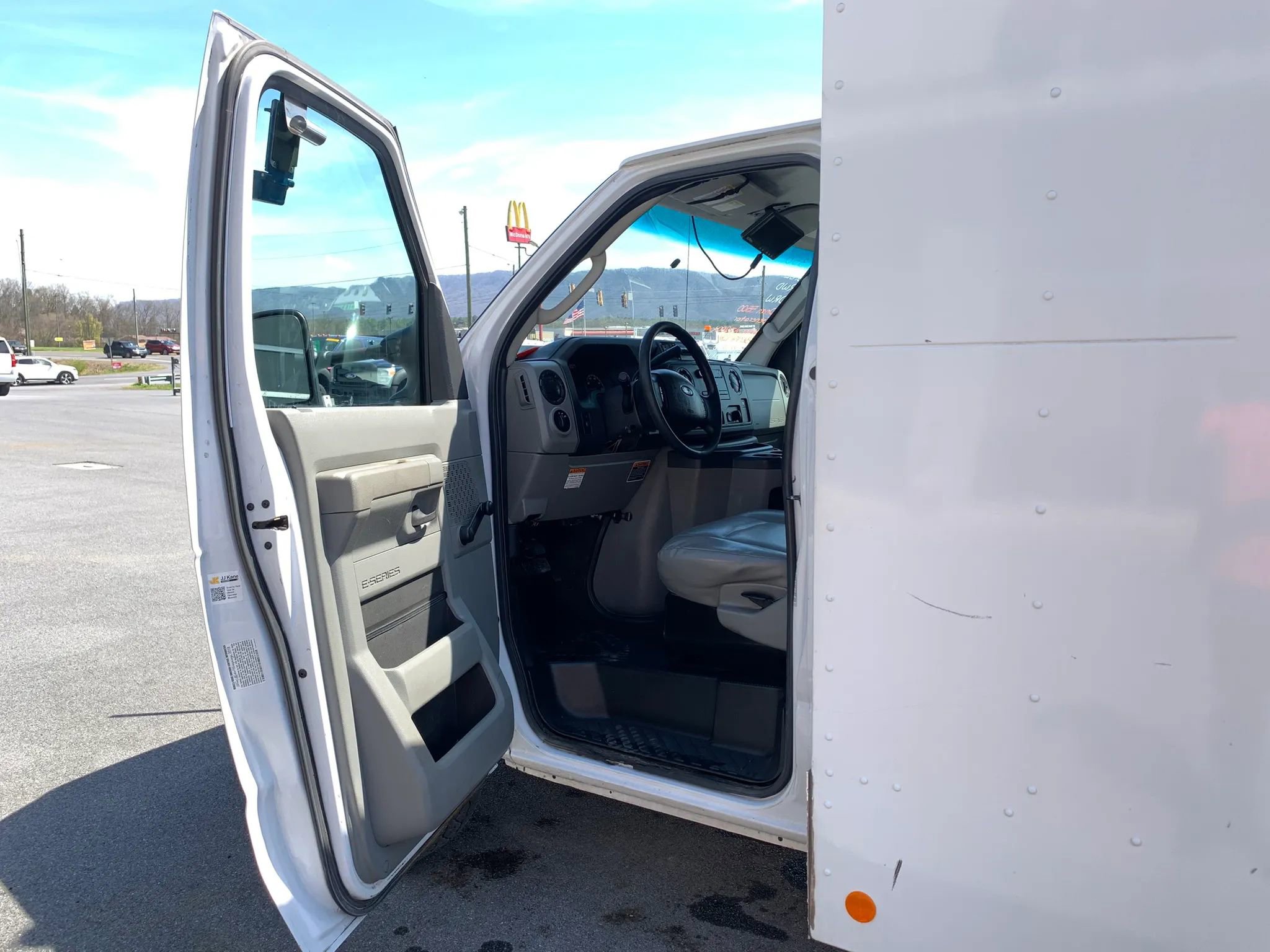 Used 2019 Ford E-350 and Econoline 350 Super Duty RWD image 7