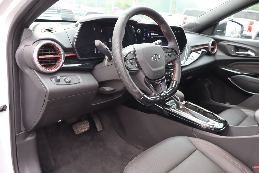 Used 2024 Chevrolet Trax RS w/ Sunroof Package FWD image 7