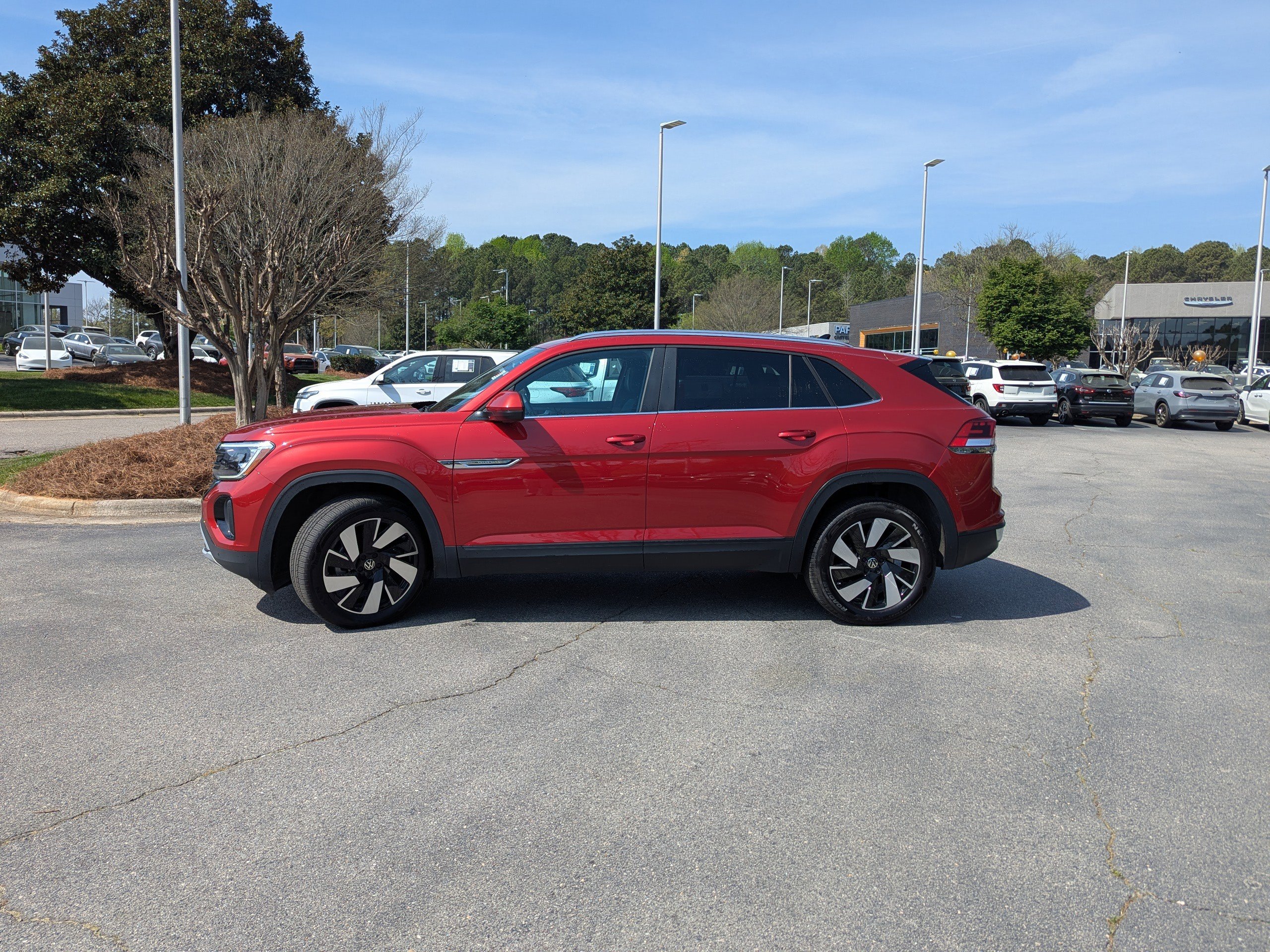 Used 2024 Volkswagen Atlas Cross Sport SE w/ Panoramic Sunroof Package image 8