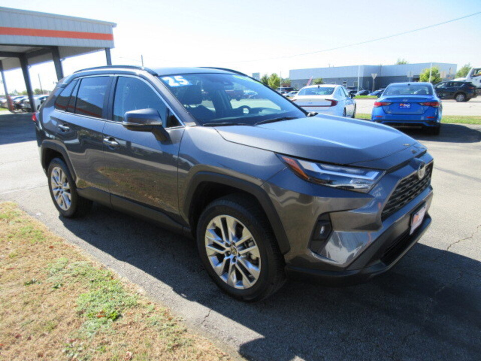 Used 2025 Toyota RAV4 XLE Premium image 3