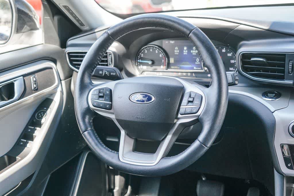 Used 2022 Ford Explorer XLT w/ Equipment Group 202A RWD image 14