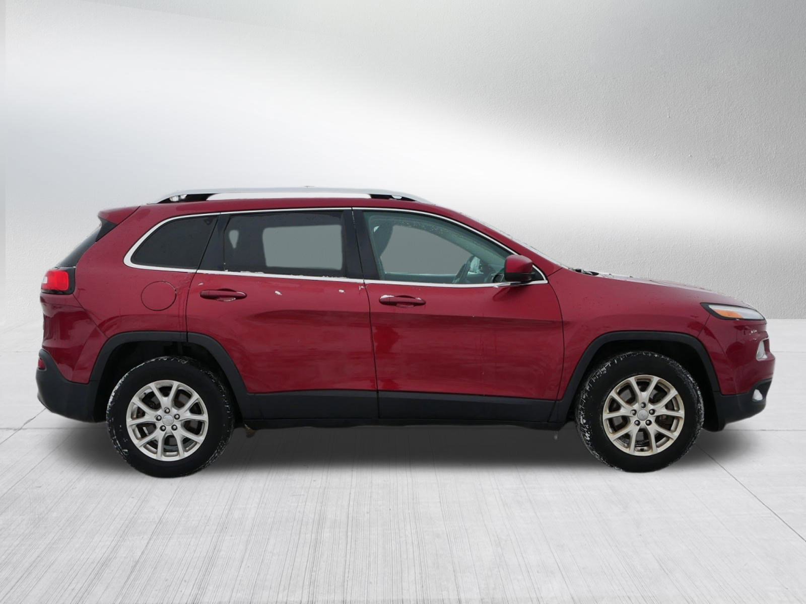 Used 2017 Jeep Cherokee Latitude image 8