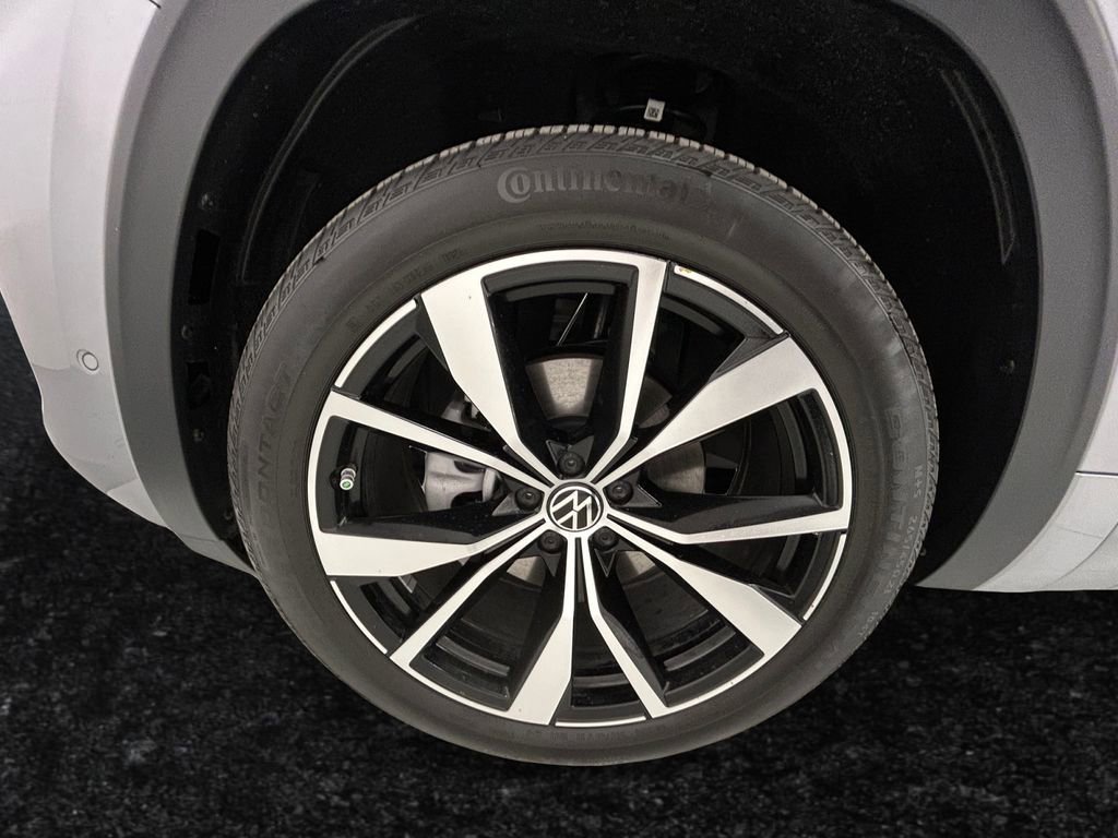 Used 2025 Volkswagen Atlas Cross Sport SEL Premium R-Line image 27