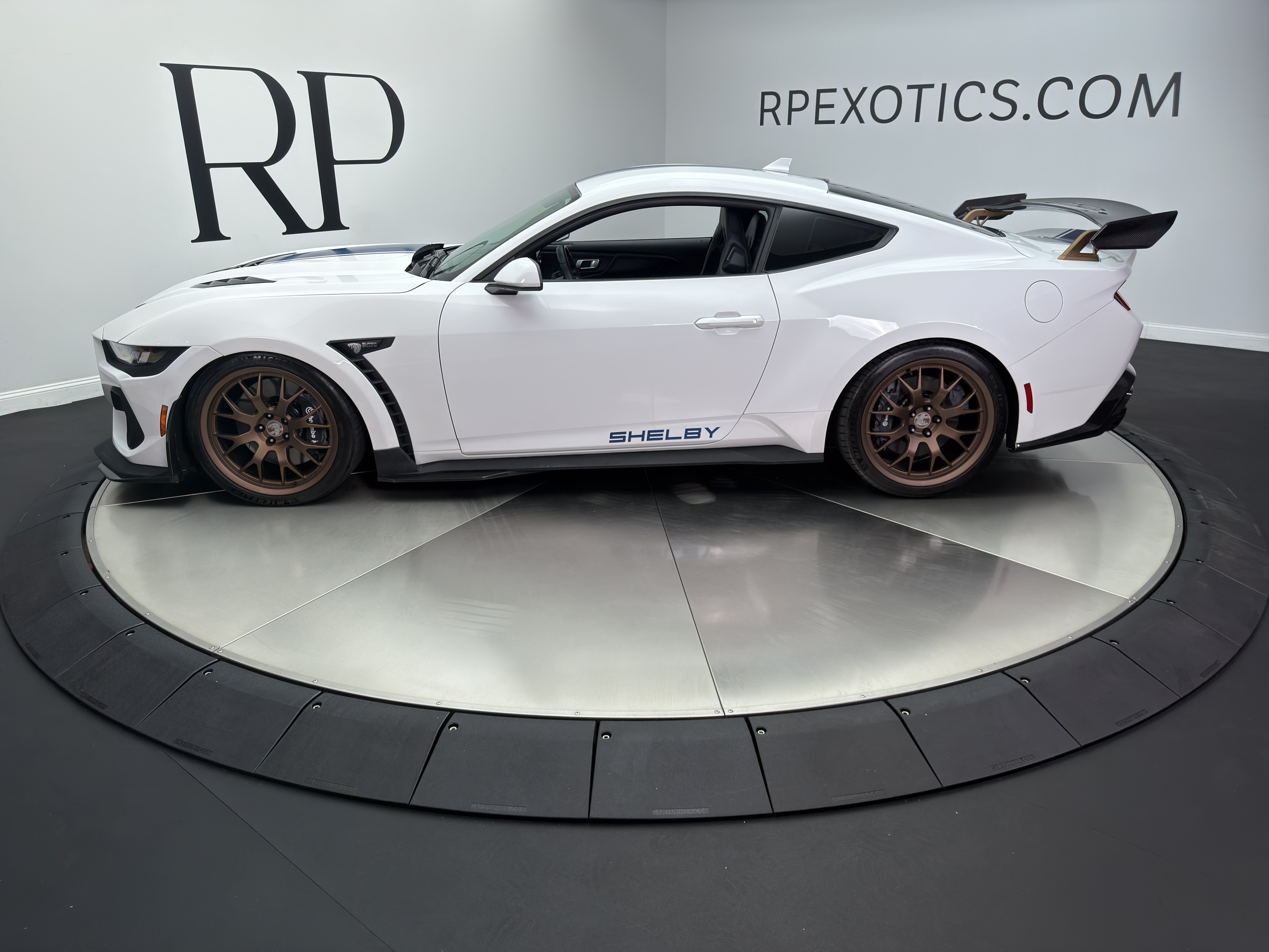 Used 2024 Ford Mustang GT Premium w/ GT Performance Package RWD image 3