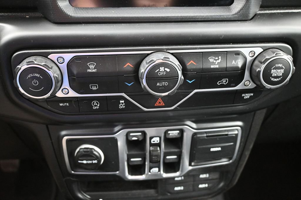 Used 2018 Jeep Wrangler Unlimited Sahara AWD/4WD image 18