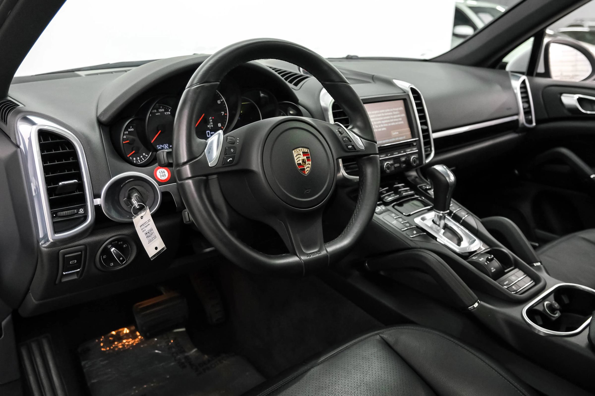 Used 2014 Porsche Cayenne Platinum Edition AWD/4WD image 2