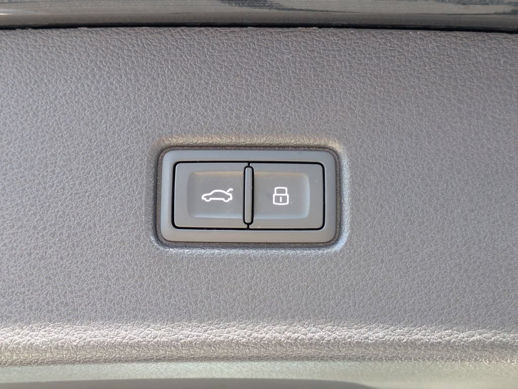 Used 2024 Audi SQ5 Prestige AWD/4WD image 16
