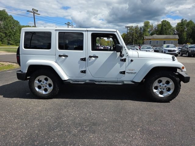 Used 2015 Jeep Wrangler Unlimited Sahara w/ Connectivity Group AWD/4WD image 23