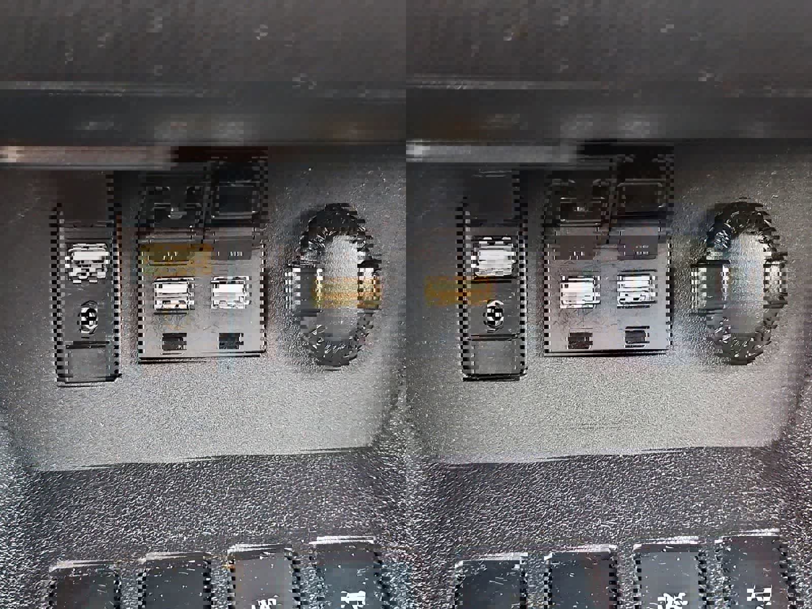 Used 2019 Toyota Highlander SE w/ Nightshade Edition image 31