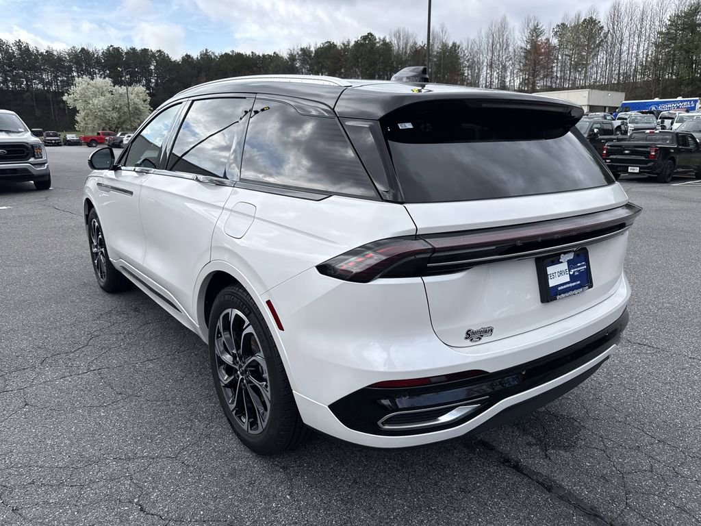 Used 2026 Lincoln Nautilus Reserve image 5