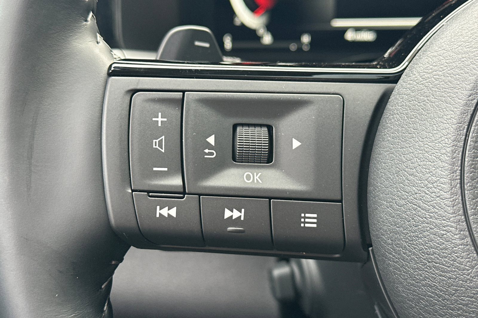 New 2025 Nissan Pathfinder Platinum w/ Black Appearance Package image 30