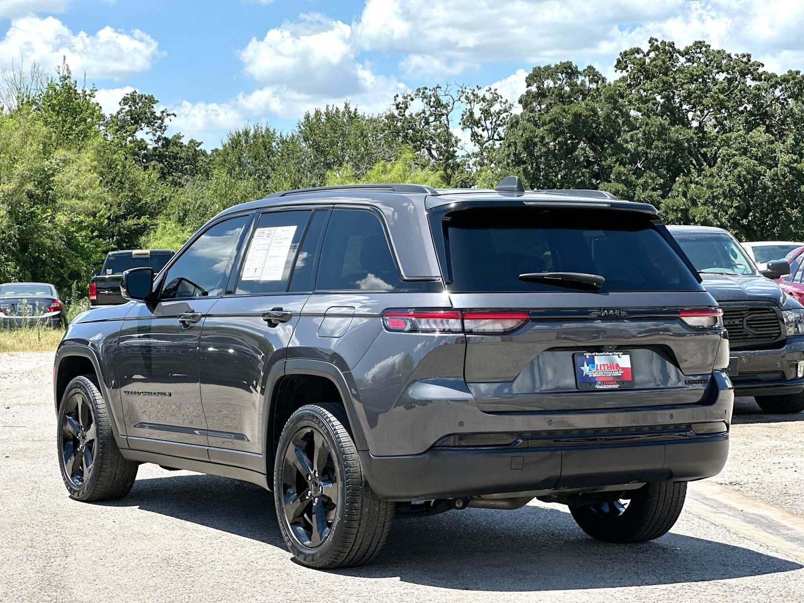 Used 2023 Jeep Grand Cherokee Limited w/ Black Appearance Package RWD image 13