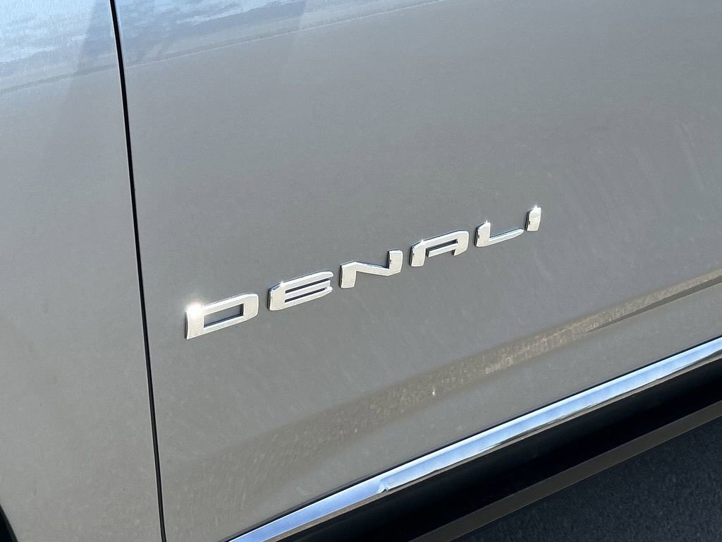 Used 2024 GMC Yukon XL Denali Ultimate AWD/4WD image 33
